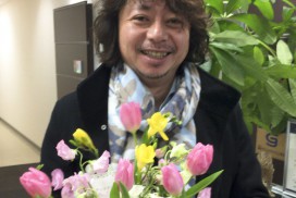 お祝いの花と弊社代表