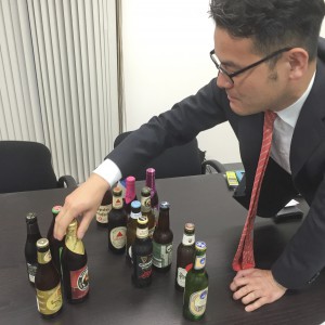 鮮やかにビールを仕分けるH谷氏の様子