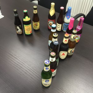 鮮やかに仕分けられたビールたちの画像