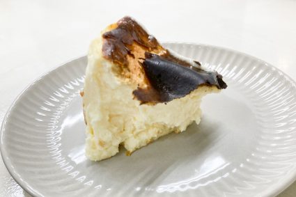 ケーキをカット